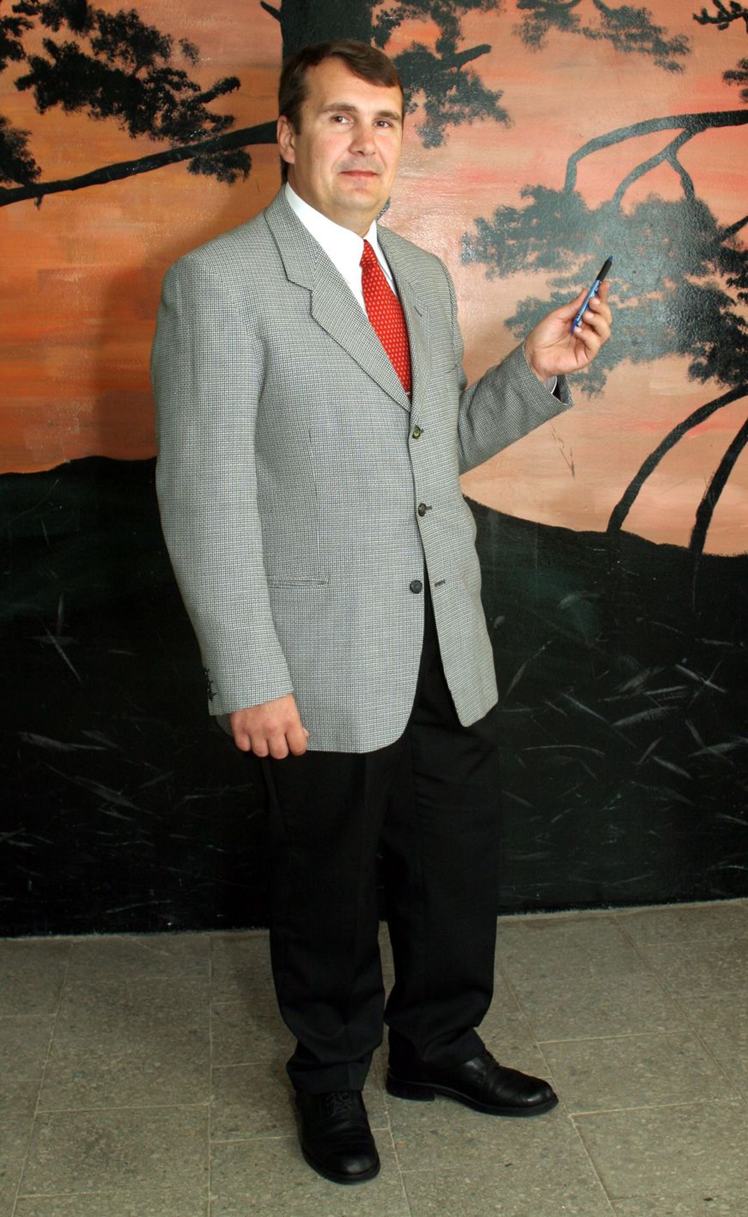 Alates 2005. aasta 15. septmebrist juhtis Aravete keskkooli direktor Andy Tilk.