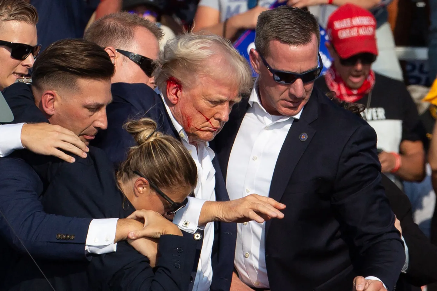 Donald Trumpi tulistati kõrva.