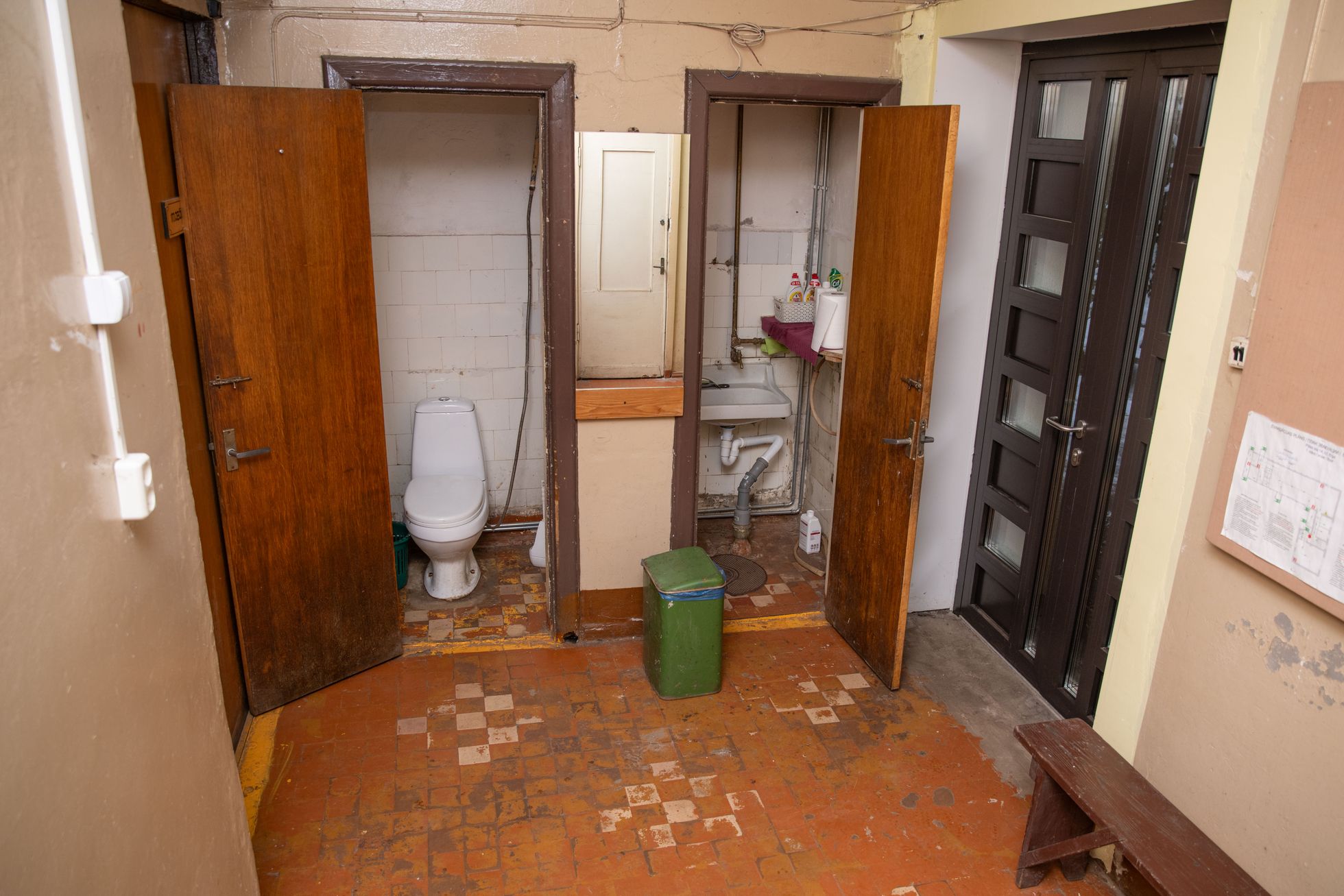 Туалеты в клубе "Страздумуйжа"