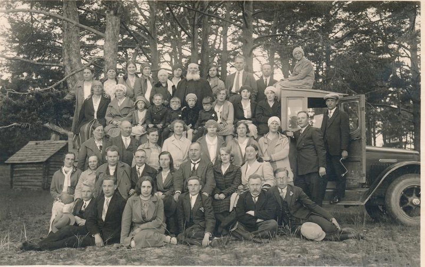 Rakvere Kolmainu koguduse segakoor 1930. aasta suvel.