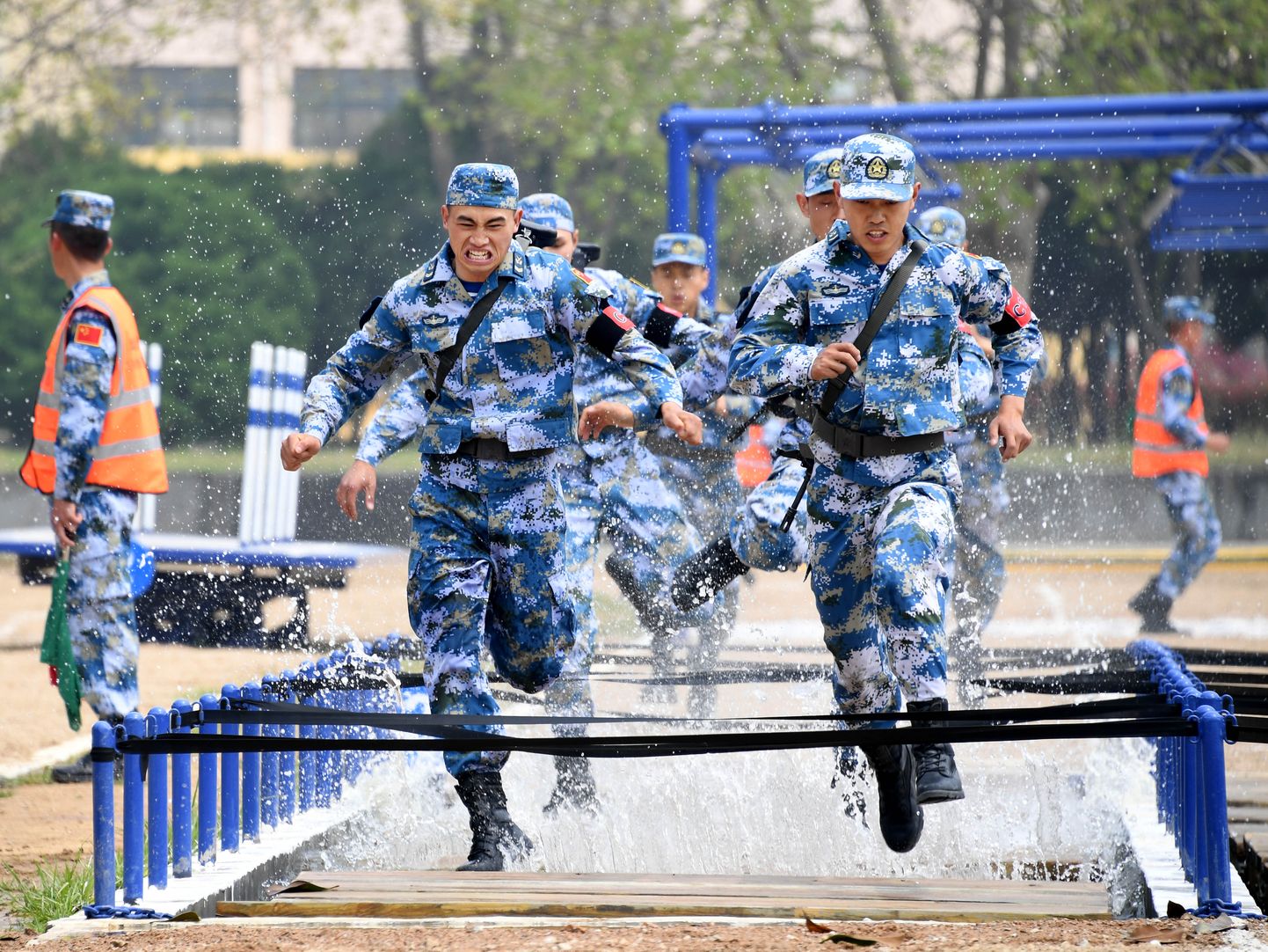 Hiina sõdurid õppustel.