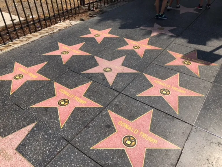 Donald Trumpi nimega võltstähed Hollywoodi bulvaril