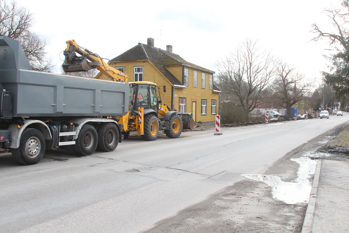Yit Infra Eesti AS alustas Paides Tallinna tänaval ulatuslike remonditöödega, mis raskendavad seal liiklust kogu kevade ja suve.
