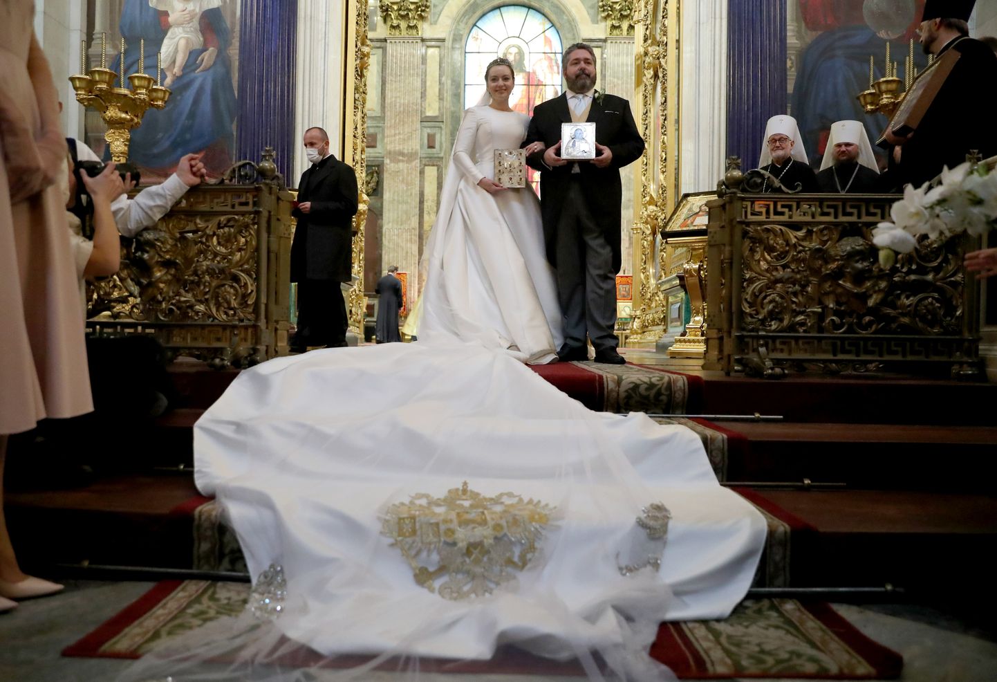 Suurvürst Georgi Mihhailovitš Romanov ja Rebecca Virginia Bettarini Peterburi Iisaku katedraalis 1. oktoober 2021.