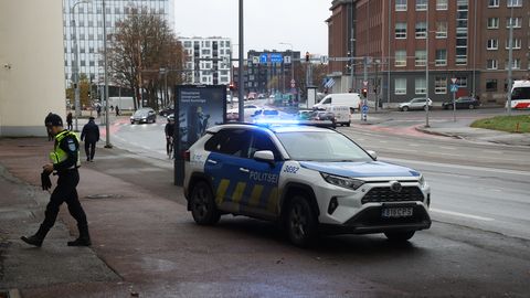FOTOD SÜNDMUSKOHALT ⟩ Tallinna Polütehnikumi võeti kaasa relvataoline ese