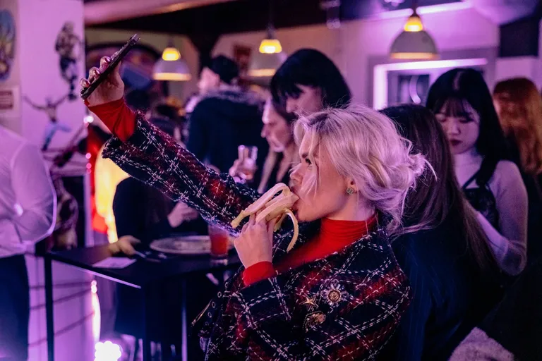 Яна Брук на премьере латвийского сериала "Продукт"