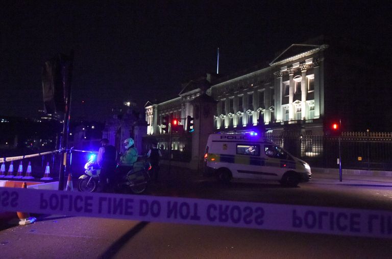 Londoni politsei Buckinghami palee ees. Foto: Lauren Hurley/PA Wire/PA Images/Scanpix
