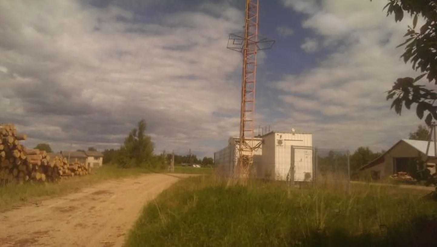 Müügis maa koos mobiilimastiga