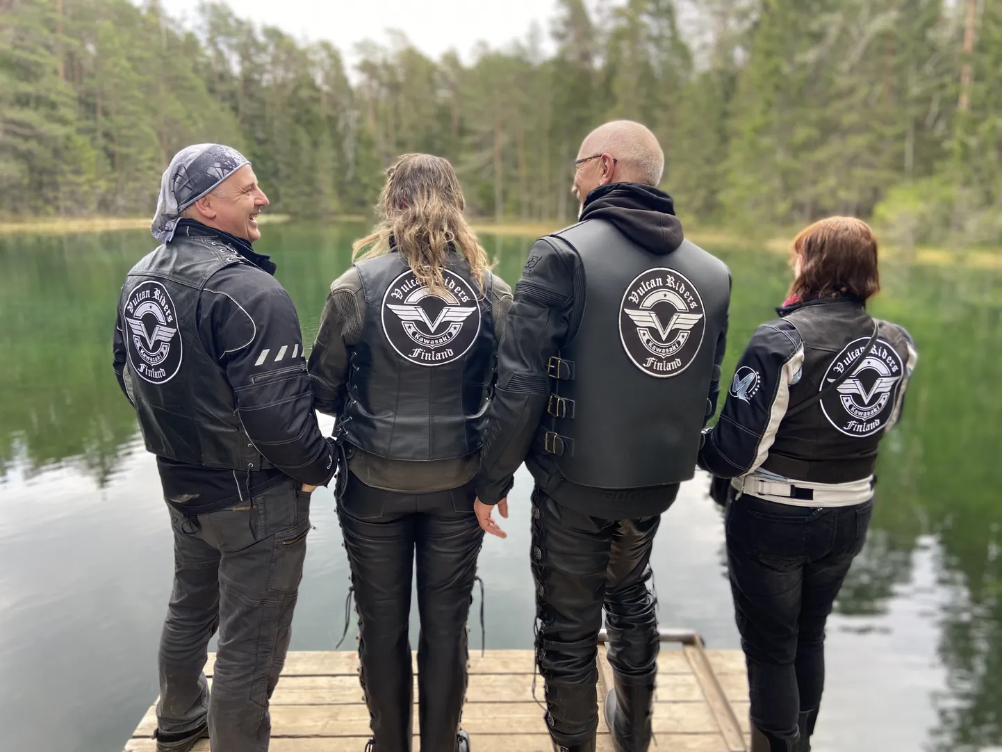 Vulcan Riders Finland eestlastest liikmed on suvekooli korraldajad.