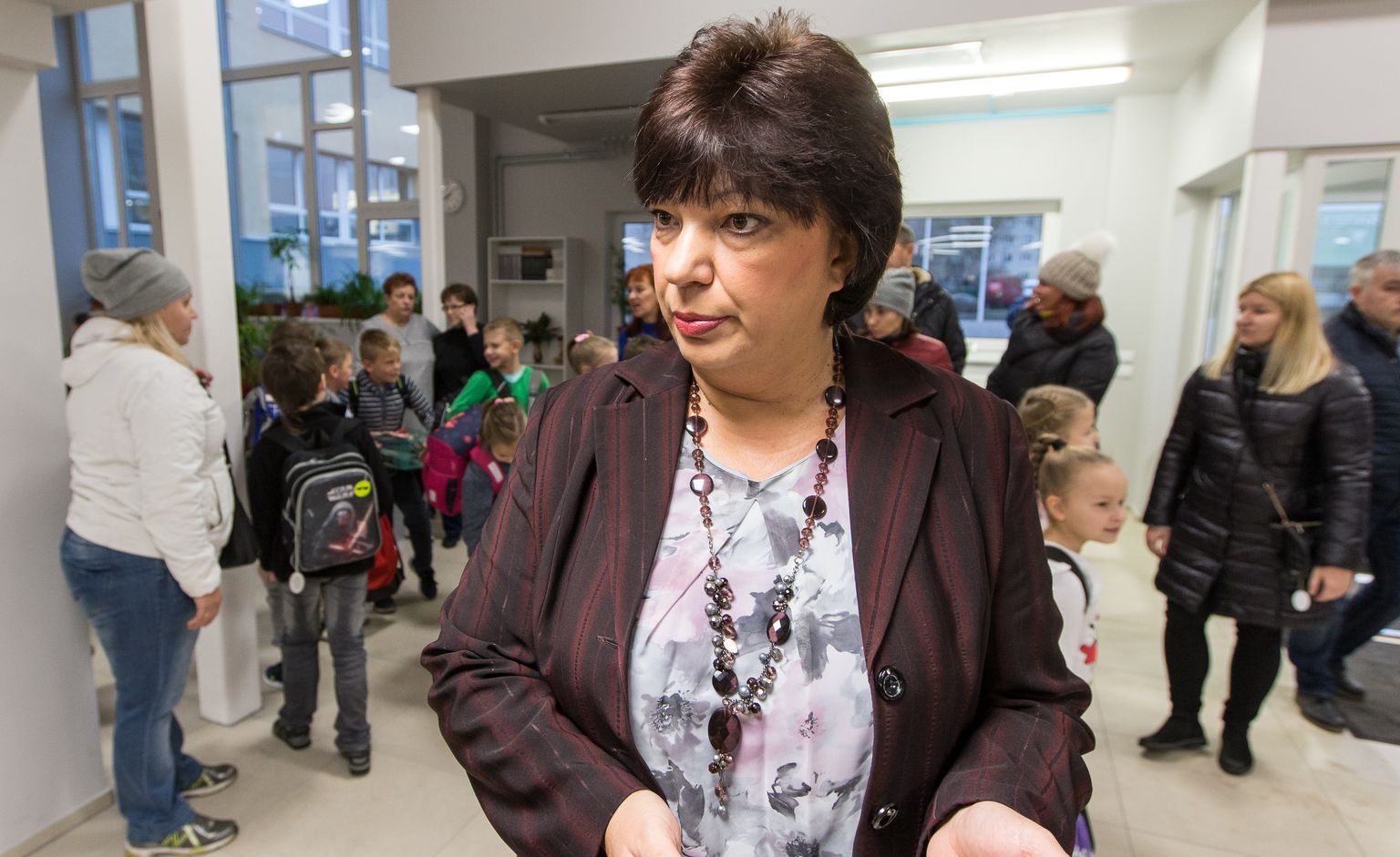 Jõhvi vene põhikooli direktori Irina Šulgina sõnul on lastevanemate huvi eestikeelse õppe vastu väga suur. "Puhtalt venekeelset klassi meil teist aastat järjest ei tulegi."