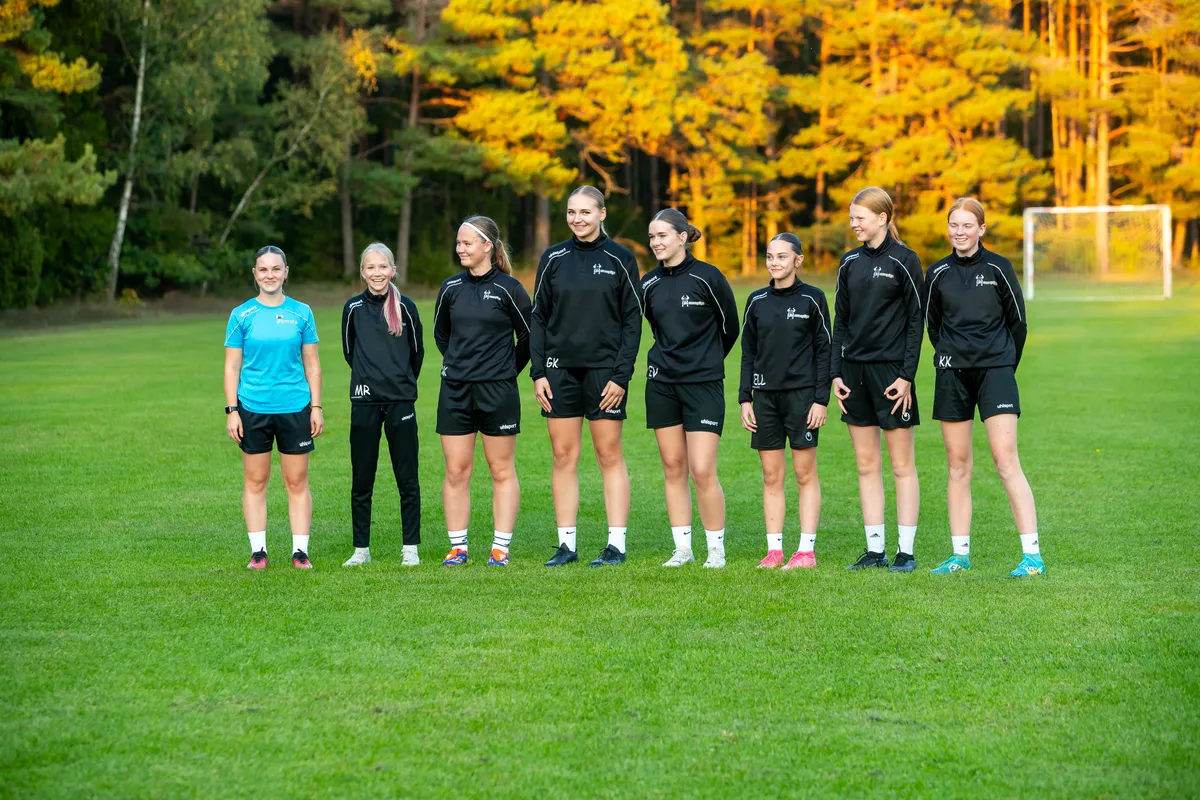 Eva Kätliin Leidas, Melissa Rei, Meele Kelder, Grete Kundikov, Erika Viil, Emma Liisi Leidas, Kätrin Kuuder, Karolin Kuuder.