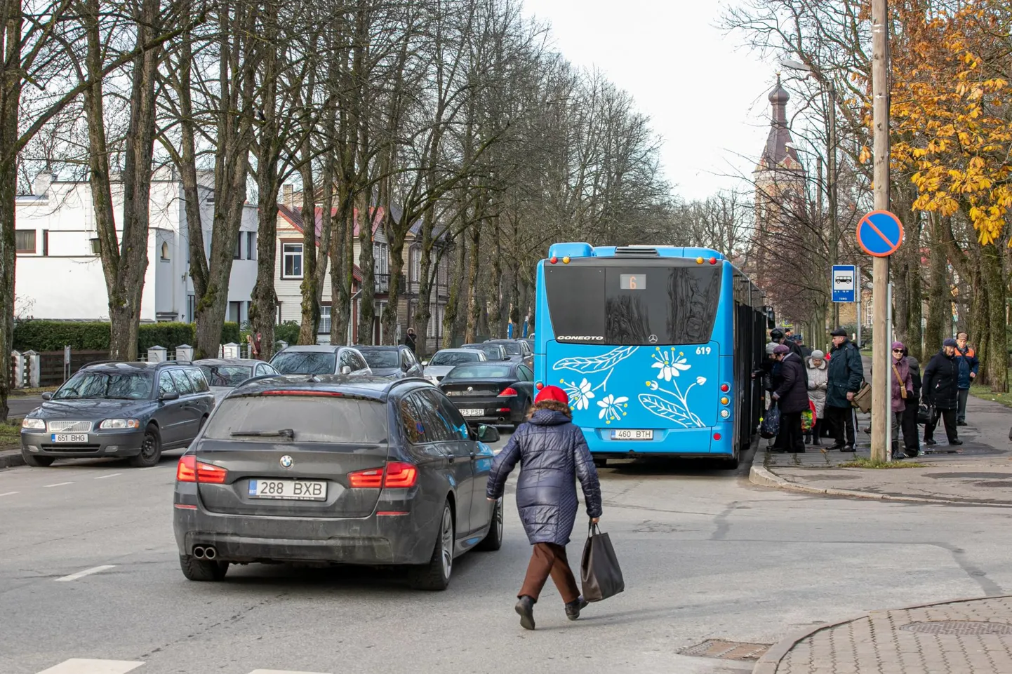Turu bussipeatuses ehitatakse välja bussitasku ja sõiduteed peatuse vastas laiendatakse.