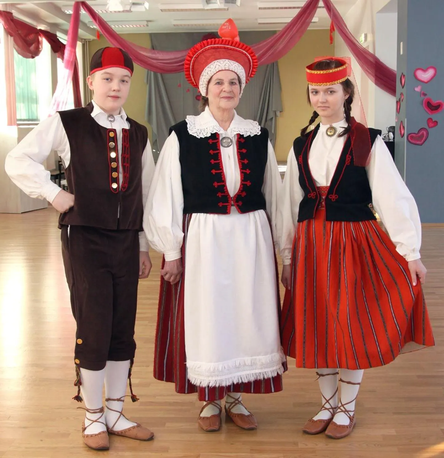 Pärnu-Jaagupi kihelkonna rahvariided.