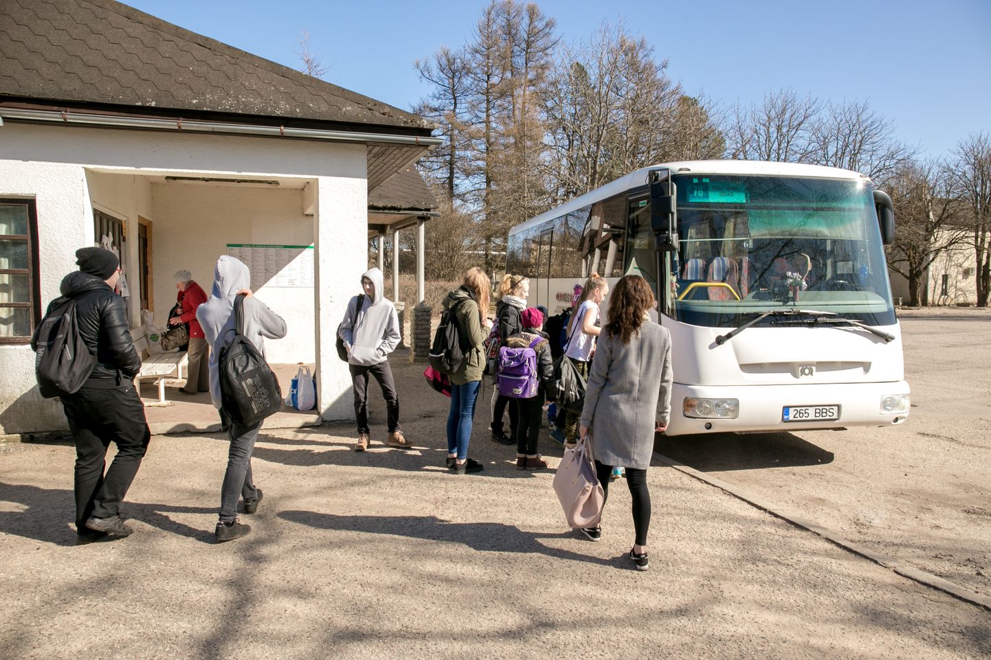 Pärnu-Tartu ekspress tuhiseb Kilingi-Nõmmest mööda, aeglasem buss peab rahuldama sealsetki inimeste sõiduvajaduse.