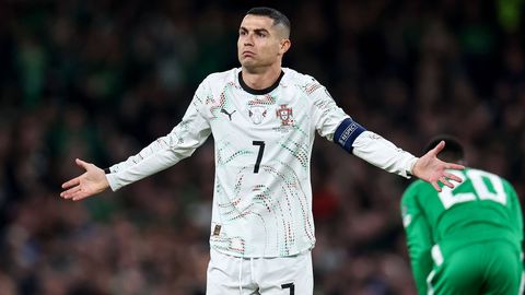 Ronaldo prejel prvi rdeči karton v reprezentančni karieri proti Irski in izzval posmeh navijačev