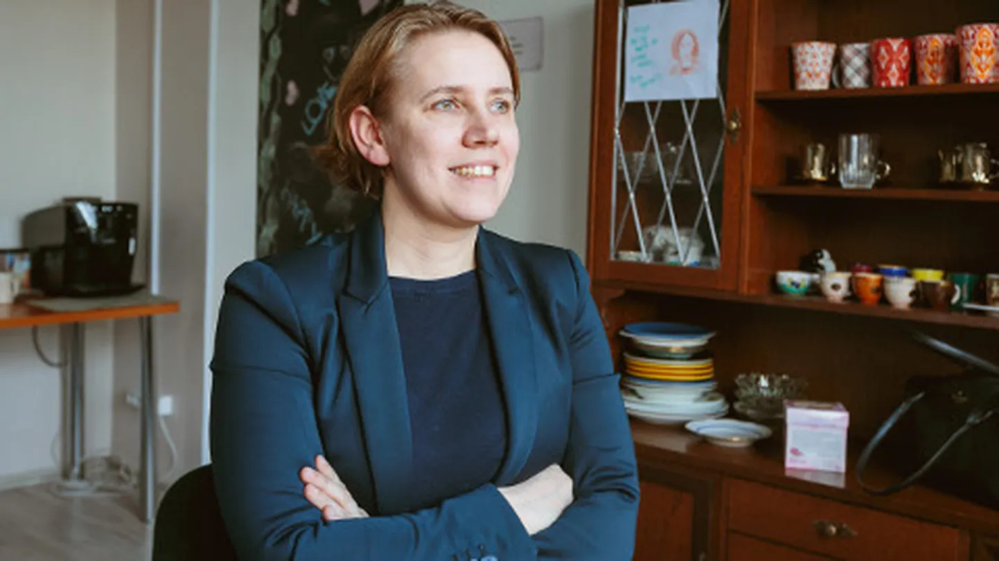 Möödunud reedel Narvat külastanud Olga Sõtnik usub, et paljud narvalased ei räägi eesti keelt sellepärast, et nad lihtsalt ei ole seda õppinud. Samas tunnistab ta, et naiivne oleks loota, nagu hakkaksid vene keelt kõnelevad inimesed, keda piirilinnas on valdav enamus, lõpptulemusena omavahel mingis teises keeles suhtlema.