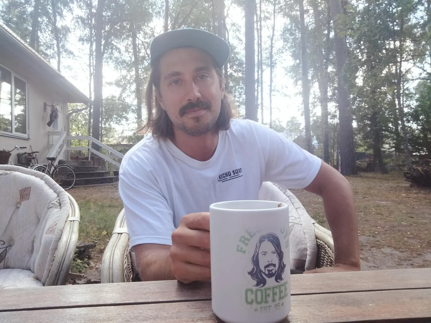 Elephants From Neptune'i trummar ja Raadio 2 Rockiministeeriumi saatejuht Jon Mikiver esitles kontserdiga sooloprojekti "jondog".
