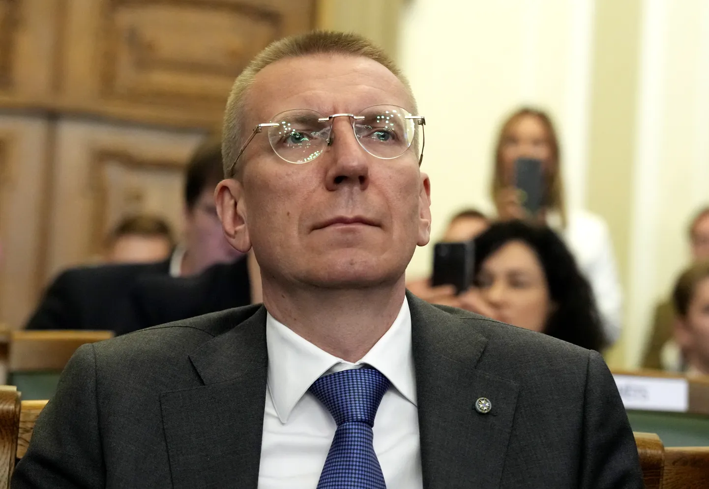 Valsts prezidenta amata kandidāti - ārlietu ministrs Edgars Rinkēvičs Saeimas ārkārtas sēdes laikā, kurā notiek Valsts prezidenta vēlēšanas.
