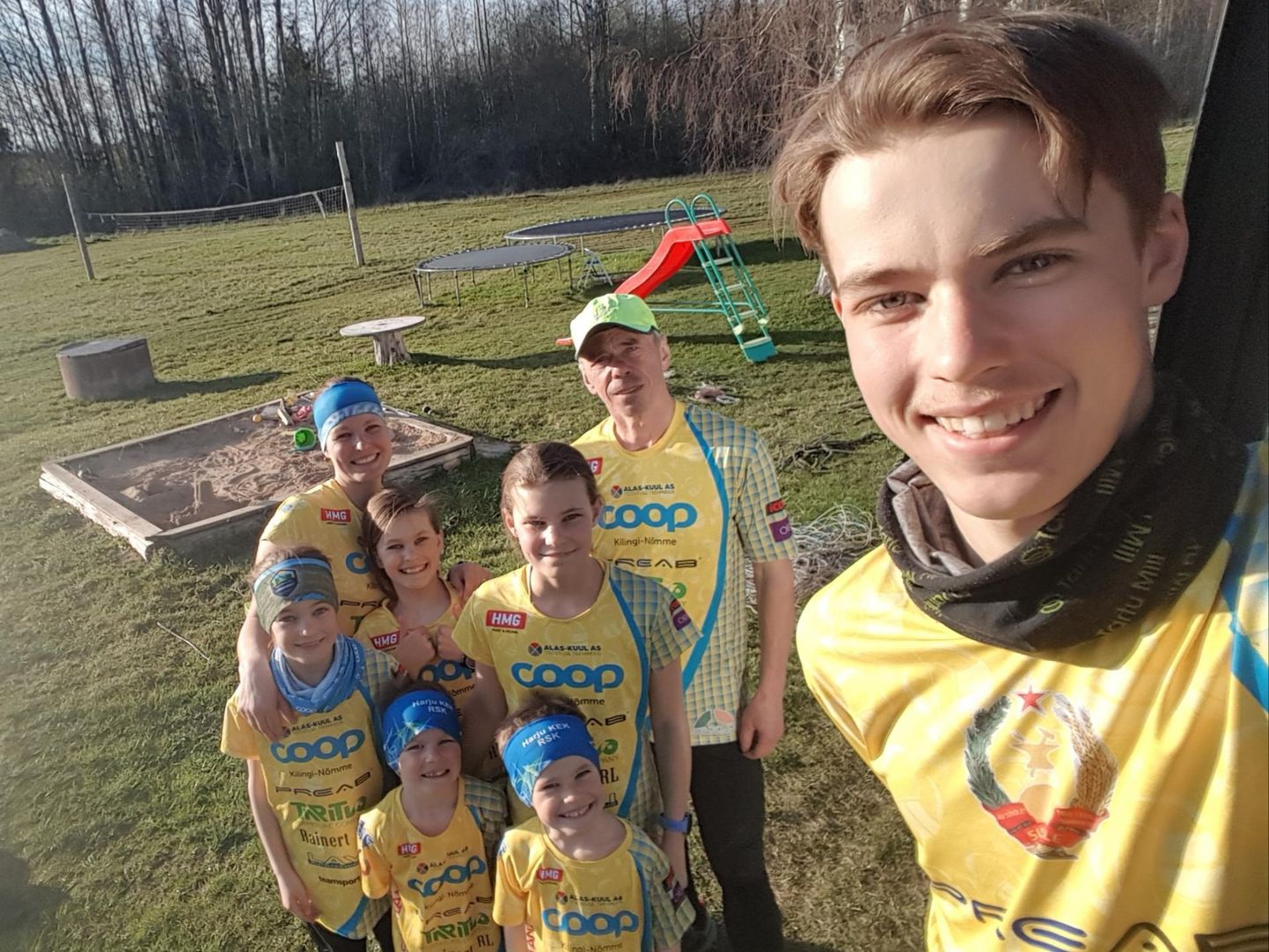Sportlik perekond Kaljur korraldas peresisese teatejooksu.