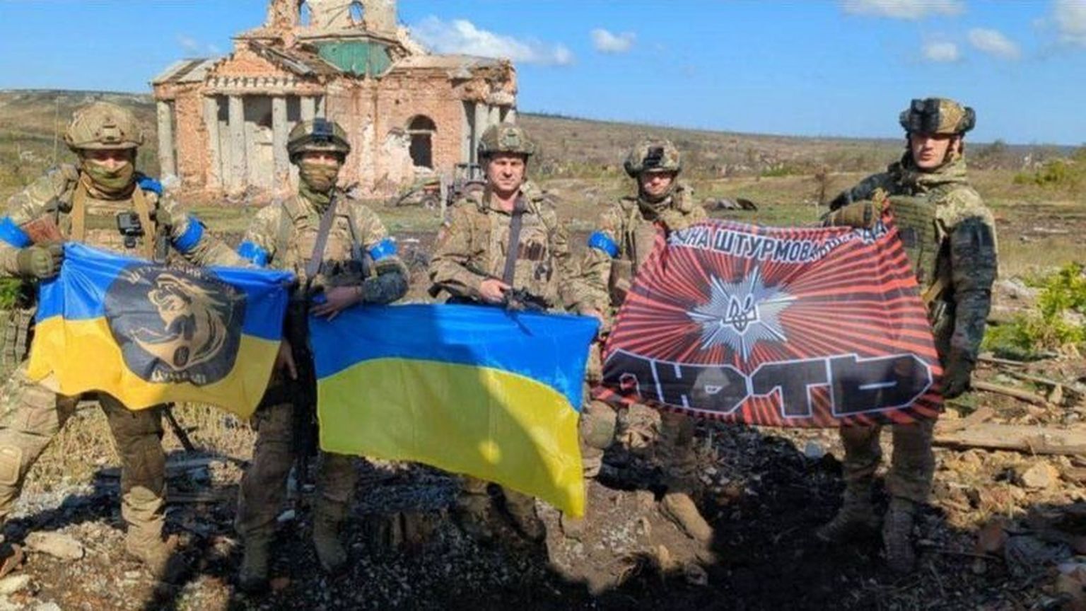 Фотографию украинских военных в Клещеевке опубликовал в числе прочих Андрей Ермак