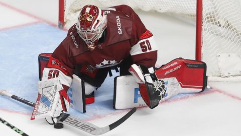 Latvijas hokejisti pēcspēles metienu sērijā uzveic Dāniju