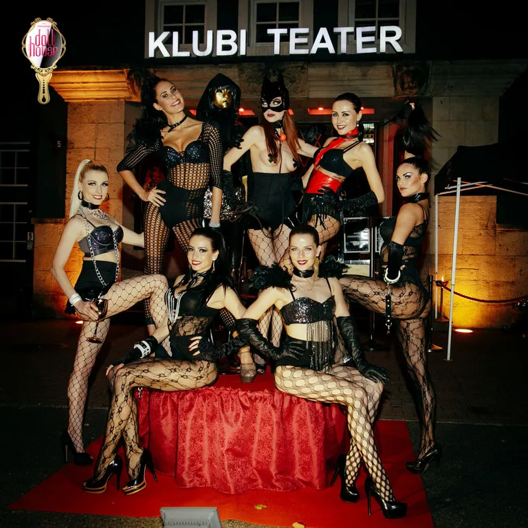 Klubi Teatri vallutasid dominantsed ja võrgutavad S&M diivad