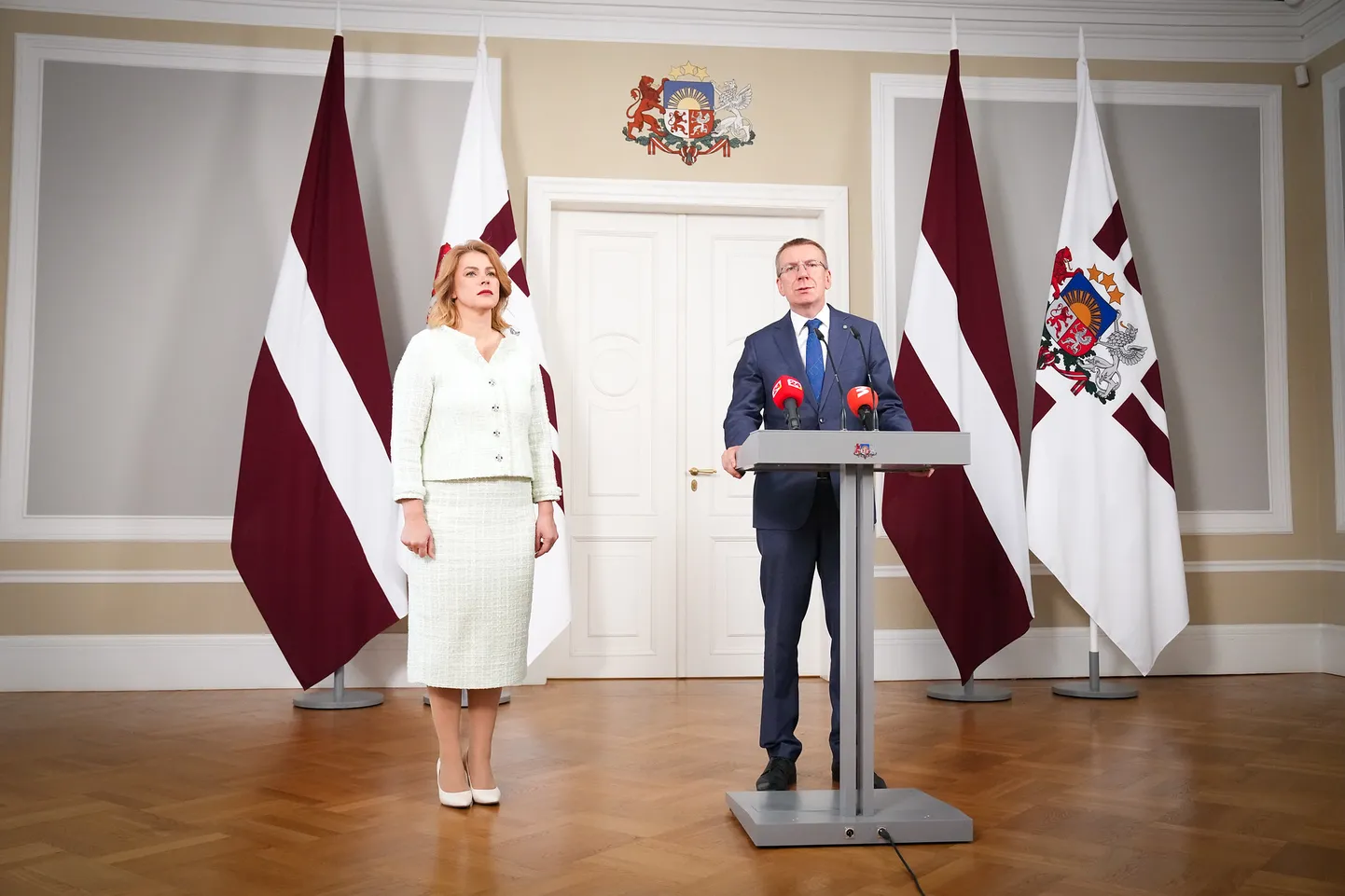 Valsts prezidents Edgars Rinkēvičs tikšanās laikā ar premjeri Eviku Siliņu Rīgas pilī