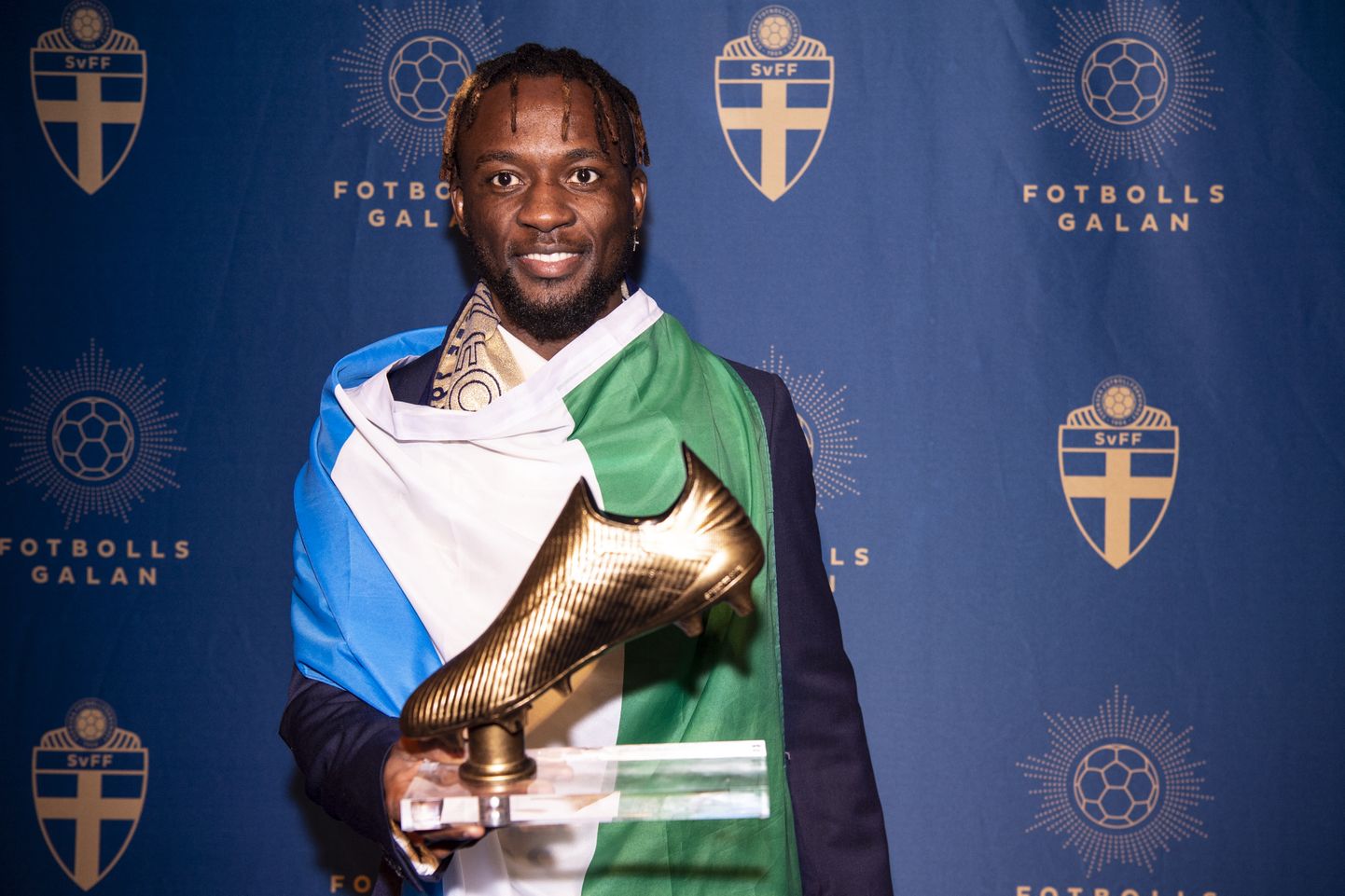 Sierra Leone päritolu jalgpallur Mohamed Buya Turay 11. novembril 2019 Rootsis Stockholmis jalgpalligalal, kus ta sai parima väravaküti auhinna
