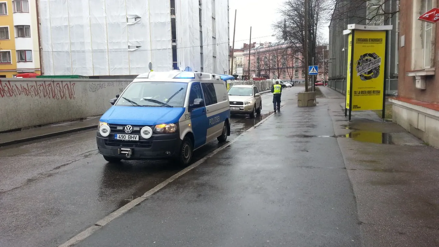Liiklusõnnetus Kentmanni ja Sakala tänava ristmikul.