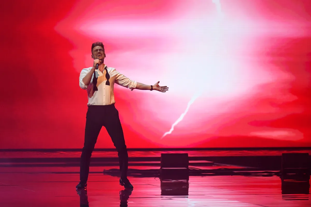 Uku Suviste 2021. aasta Eurovisiooni lauluvõistlusel Rotterdamis.