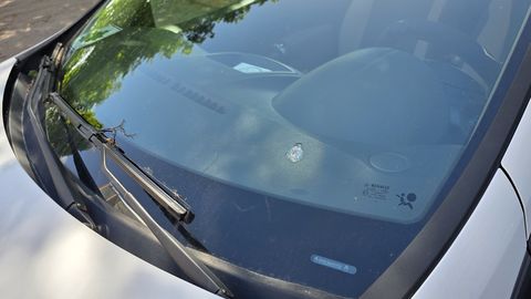 FOTO ⟩ Tundmatu laskja valis sihtmärgiks Tallinna elanike autod