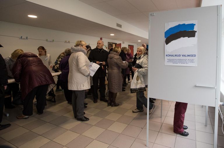 Эстонское законодательство не позволяет полностью заменить традиционное голосование электронным. 