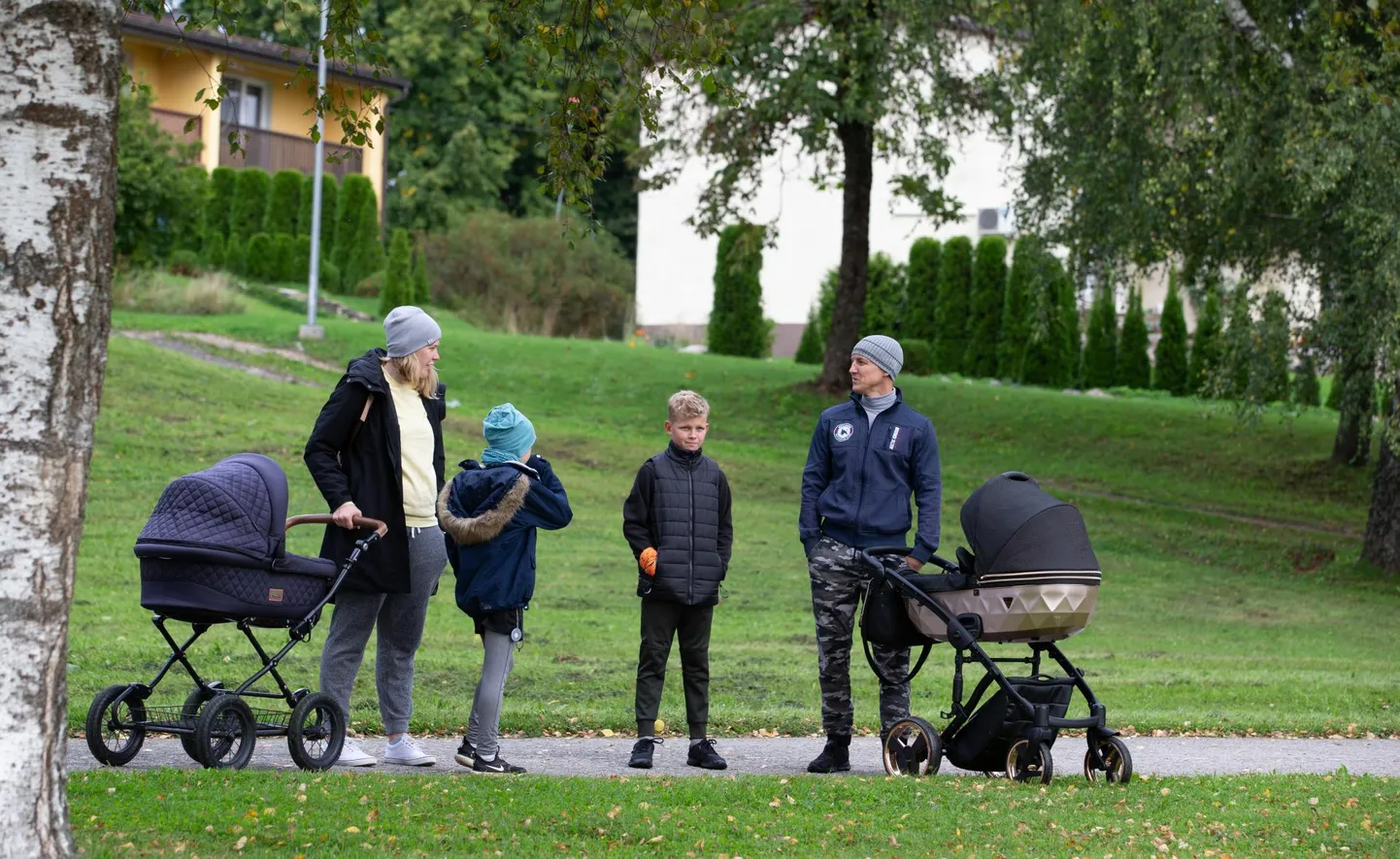 Ajateenistuse kõrval võiks iga mees olla kuus kuud kodus lapsepuhkusel, leiab Margot Eelsoo.