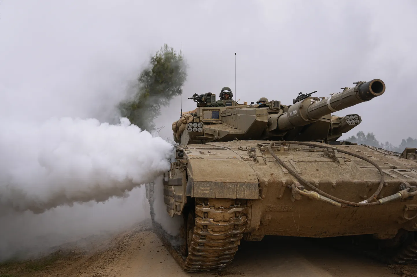 Iisraeli armee tank Iisraeli-Gaza piiril.