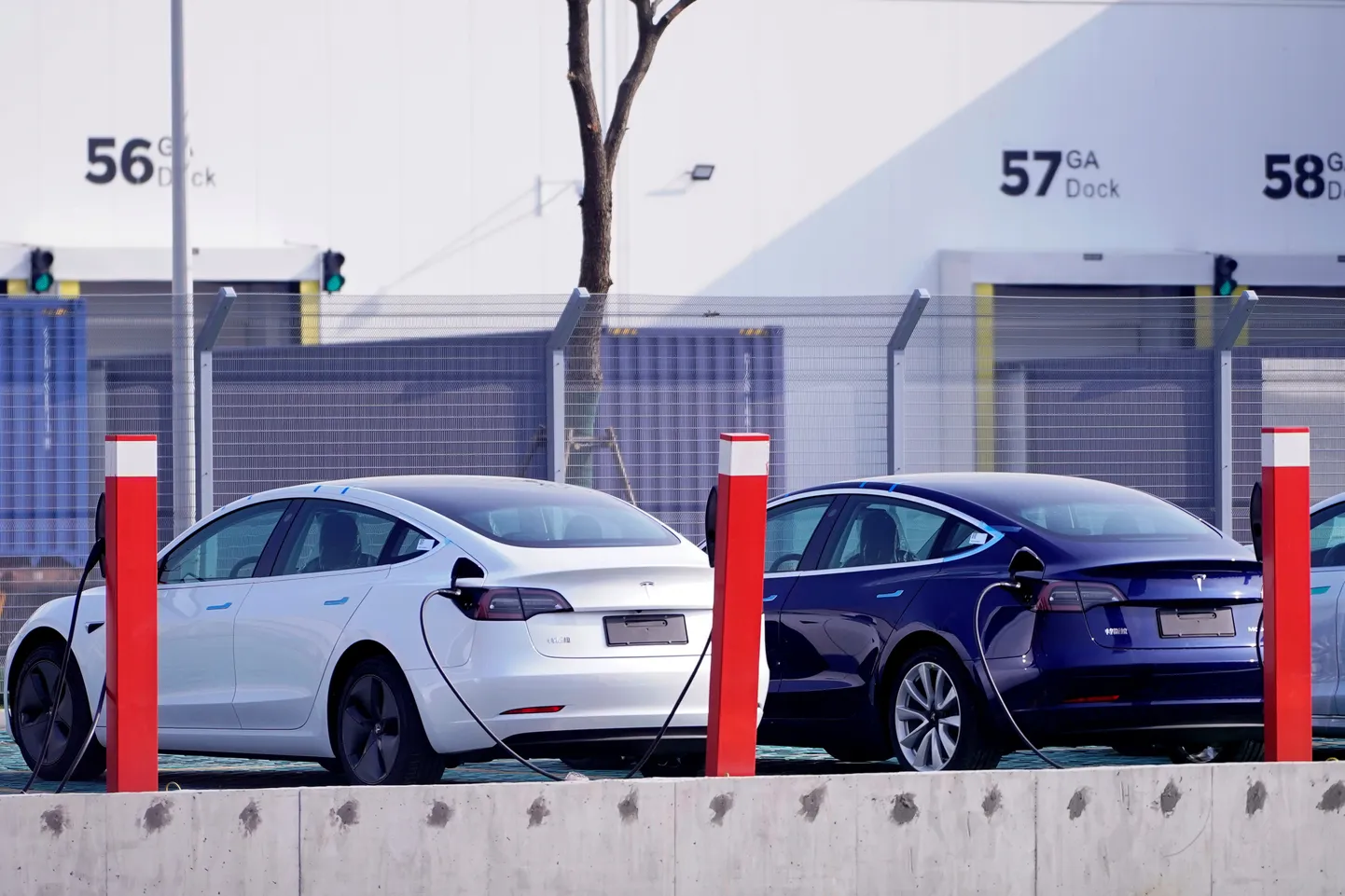 Elektroauto uzlāde. Ilustratīvs foto.