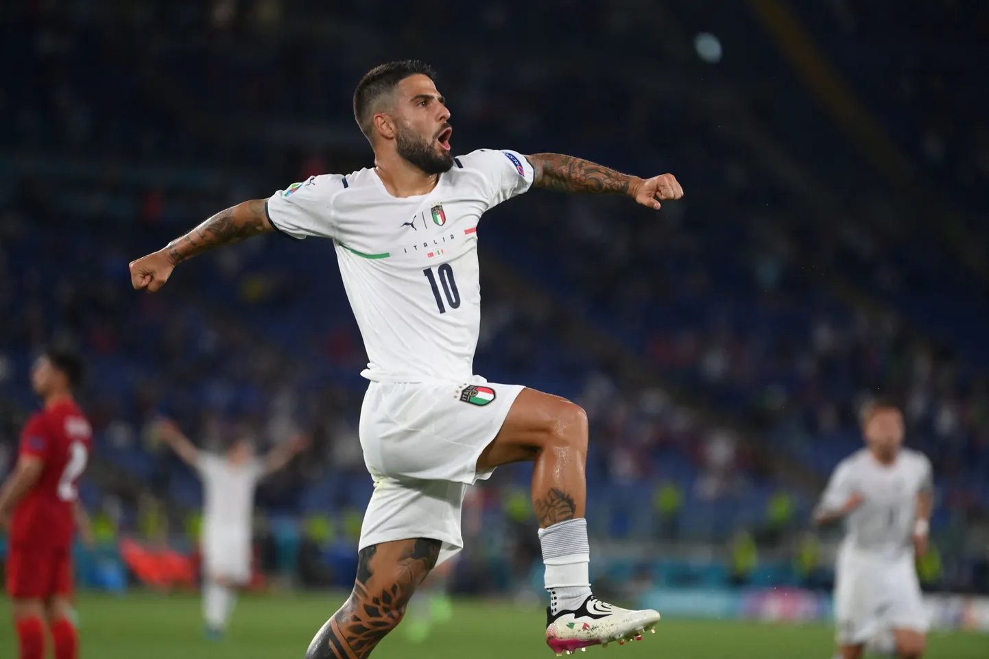 Lorenzo Insigne tähistamas itaallaste kolmandat väravat.