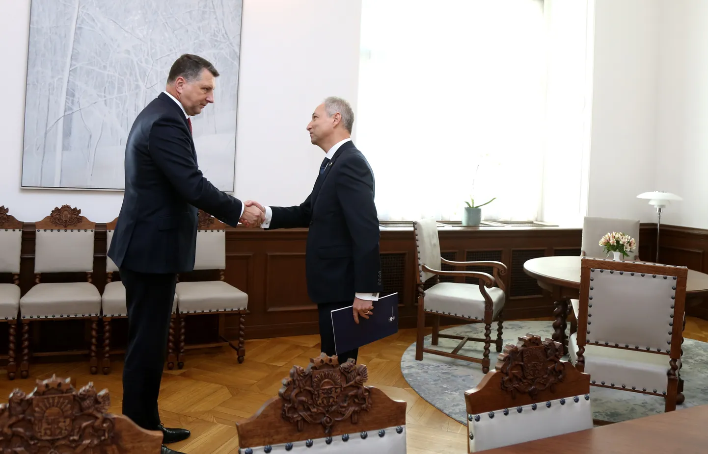 Президент Раймонд Вейонис (слева) и Янис Борданс