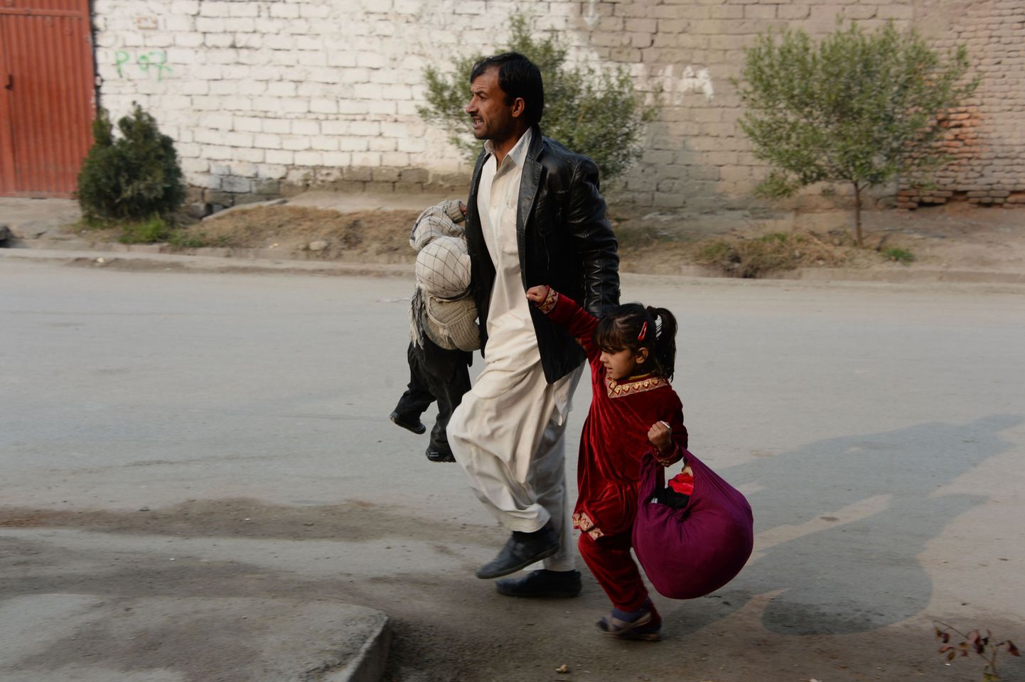 Rünnak Päästke Lapsed hoonele Afganistanis Jalalabadis.