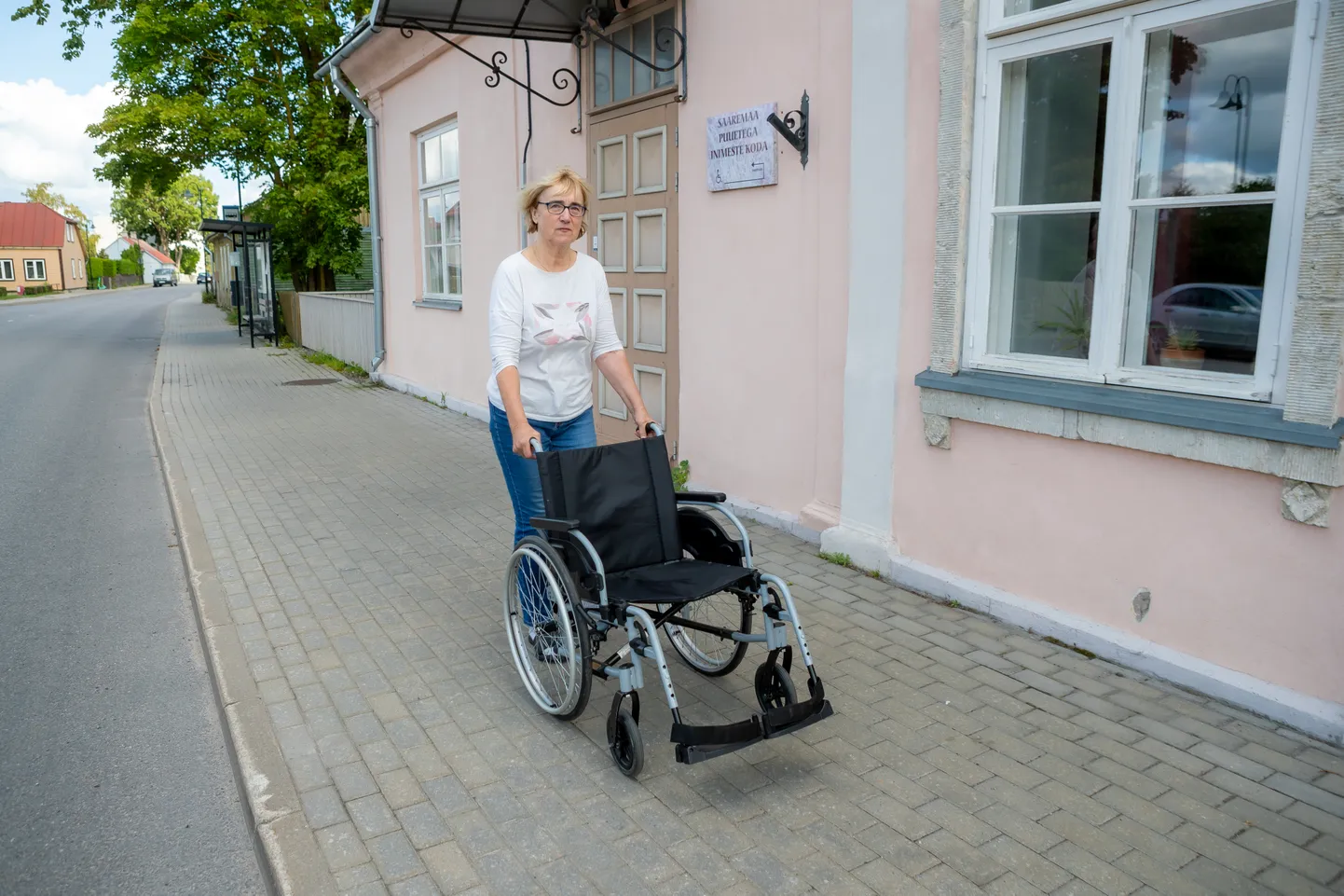 HÄDAVAJALIK TEENUS: Saaremaa puuetega inimeste koja juhataja Veronika Allase sõnul on sotsiaaltransport tööl käivate pimedate ja liikumispuudega inimeste jaoks hädavajalik teenus.
