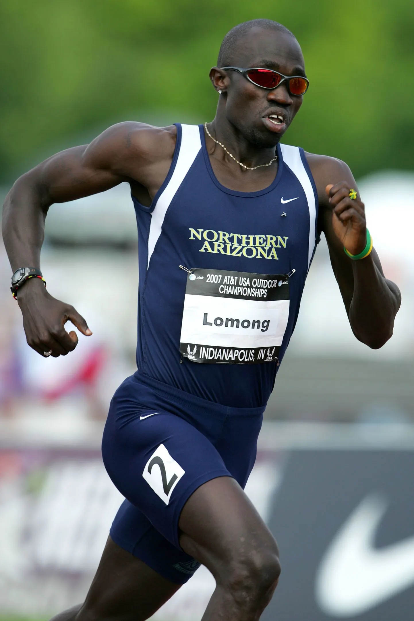 Lopez Lomong kannab Pekingi olümpiamängude avatseremoonial USA lippu.
