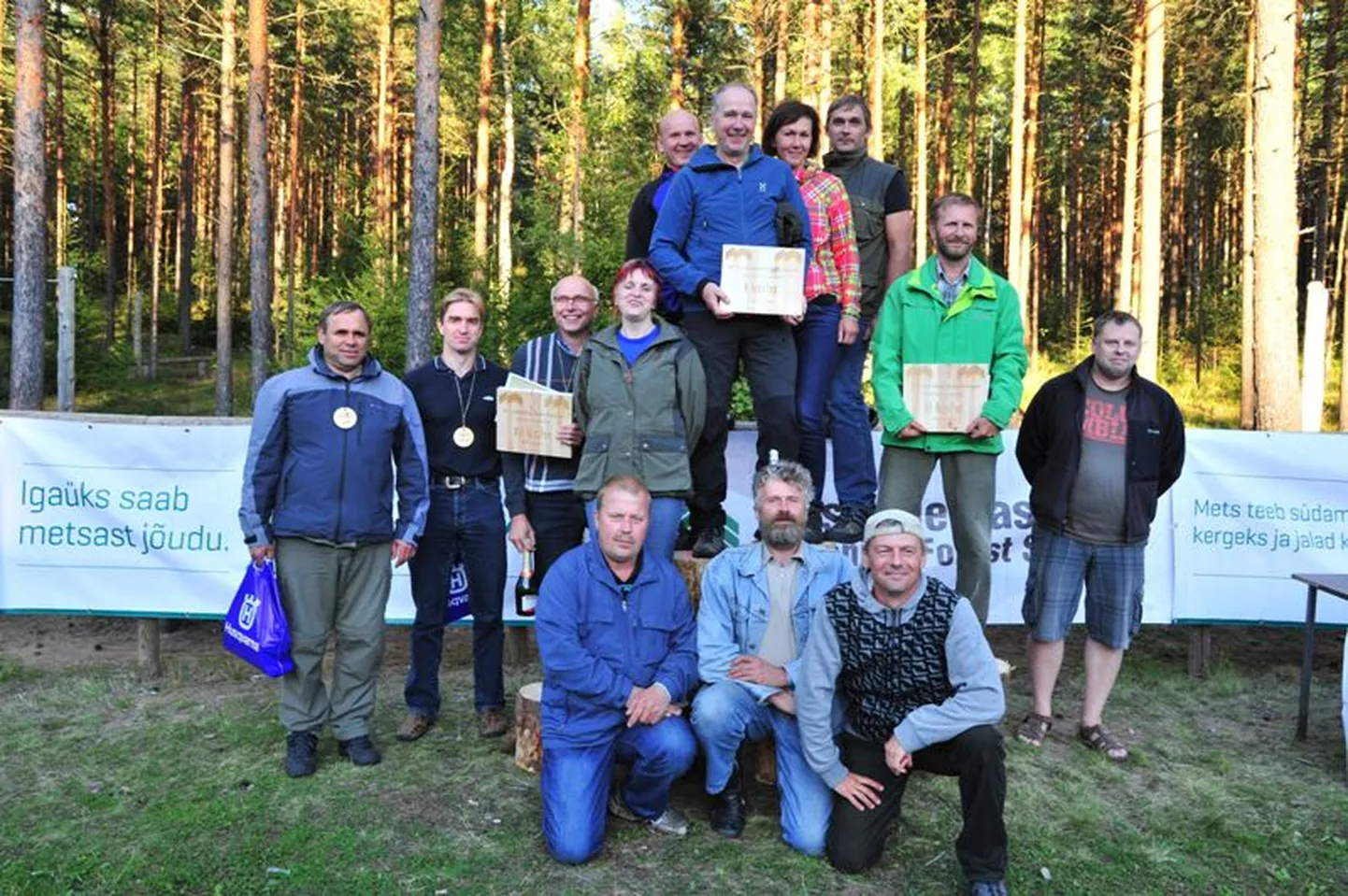 Pildil võitjavõistkonnad - RMK Pärnumaa, Ida-Virumaa ja Põlvamaa.