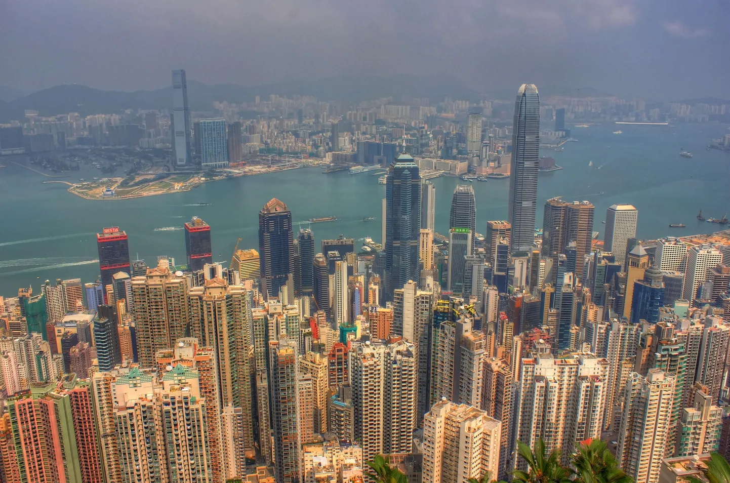 Hongkongist on saanud üks vabaduse linnade eeskujusid. Hondurases loodigi juba oma seadustega saar, nüüd on president Trumpi laual plaan teha riigi regulatsioonidele mittealluvaid piirkondi ja metropole ka USAsse. Need kuuluksid suurtele tehnoloogiafirmadele.