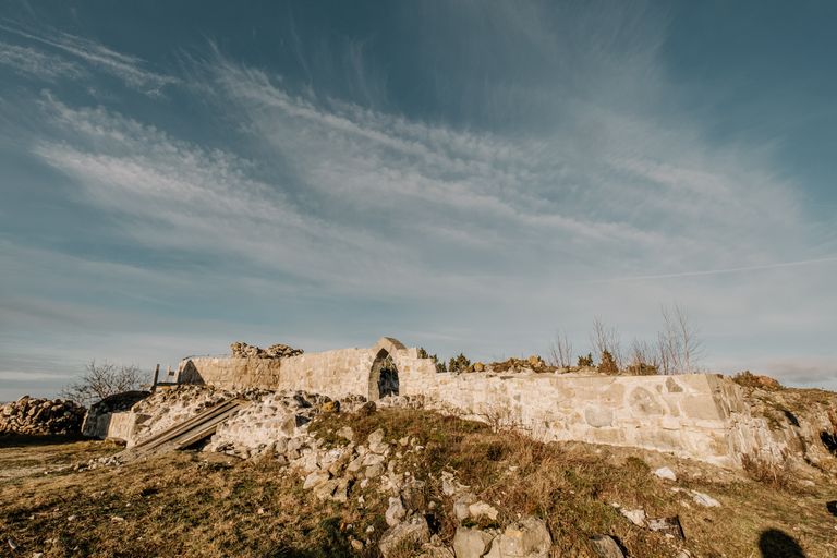 Развалины крепости Виртсу
