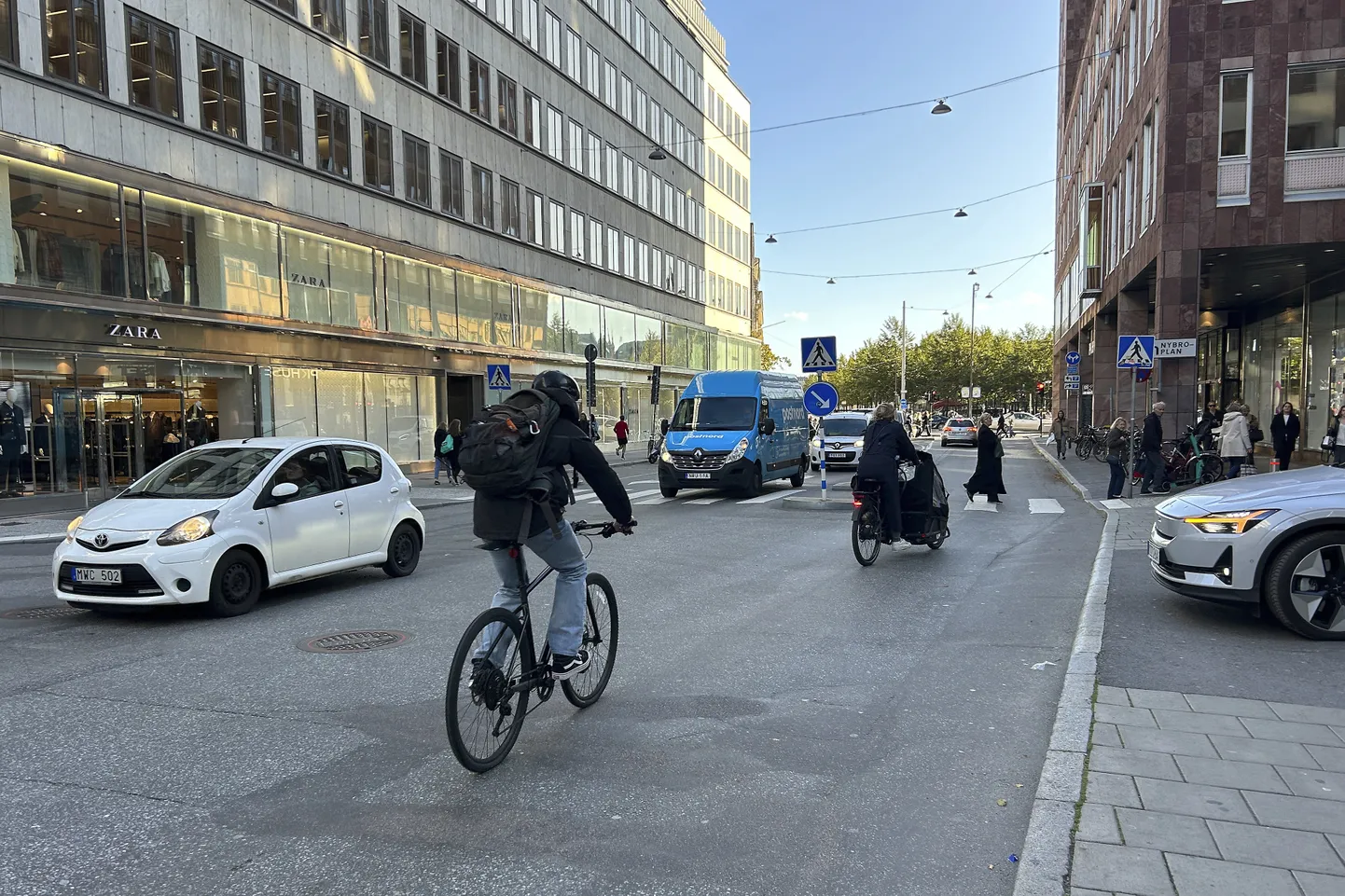 Autod Stockholmi kesklinnas.