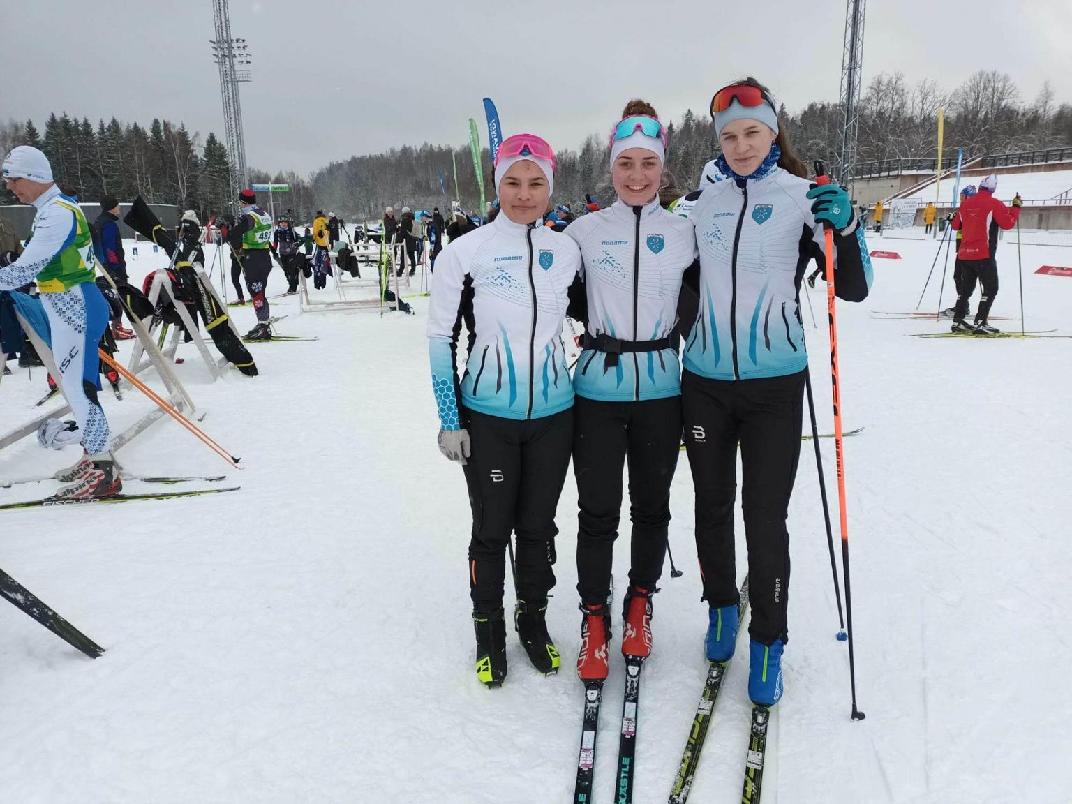 Eelmisel laupäeval saavutas Viljandi valla teatevõistkond (vasakult: Johanna Ruljand, Andra Aavik, Karolina Pugal) talimängudel naiste teatesuusatamises kolmanda koha.