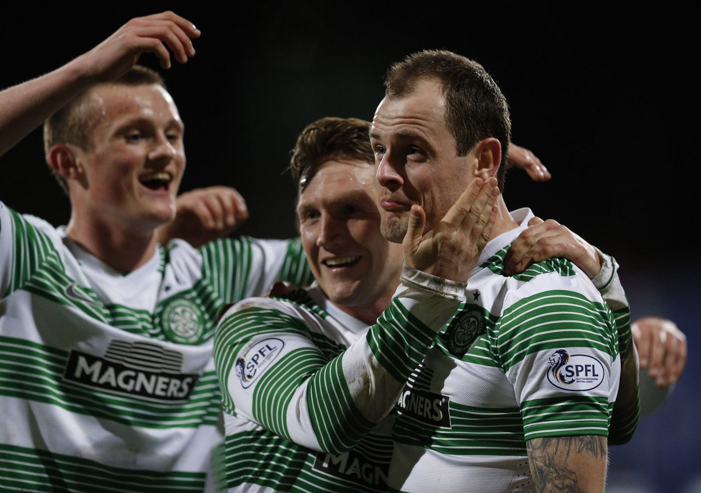 Glasgow Celticu mängijad rõõmustamas.