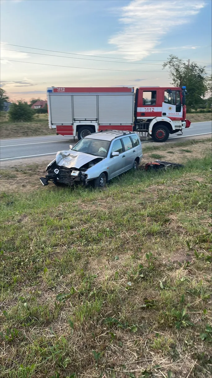 В тяжелой аварии в Сигулде погиб водитель мотороллера. На месте ДТП  блокировано движение