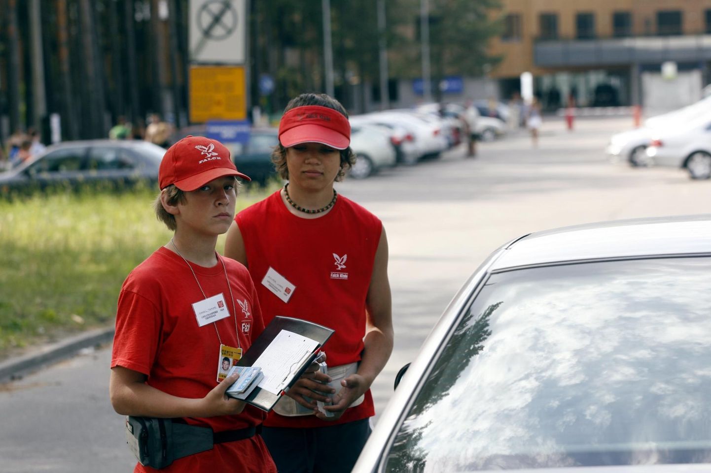 Noorte tööpõld on suvel lai, näiteks saavd õpilased müüa parkimispileteid.