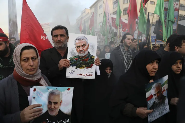 Leinajad 2020.aastal USA raketirünnakus hukkunud Iraani Islami Revolutsioonilise Kaardiväe juhi Qassem Soleimani matusetseremoonial.