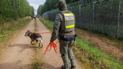 Eesti pikendab piirivalvemissiooni Läti-Valgevene piiril oktoobri lõpuni